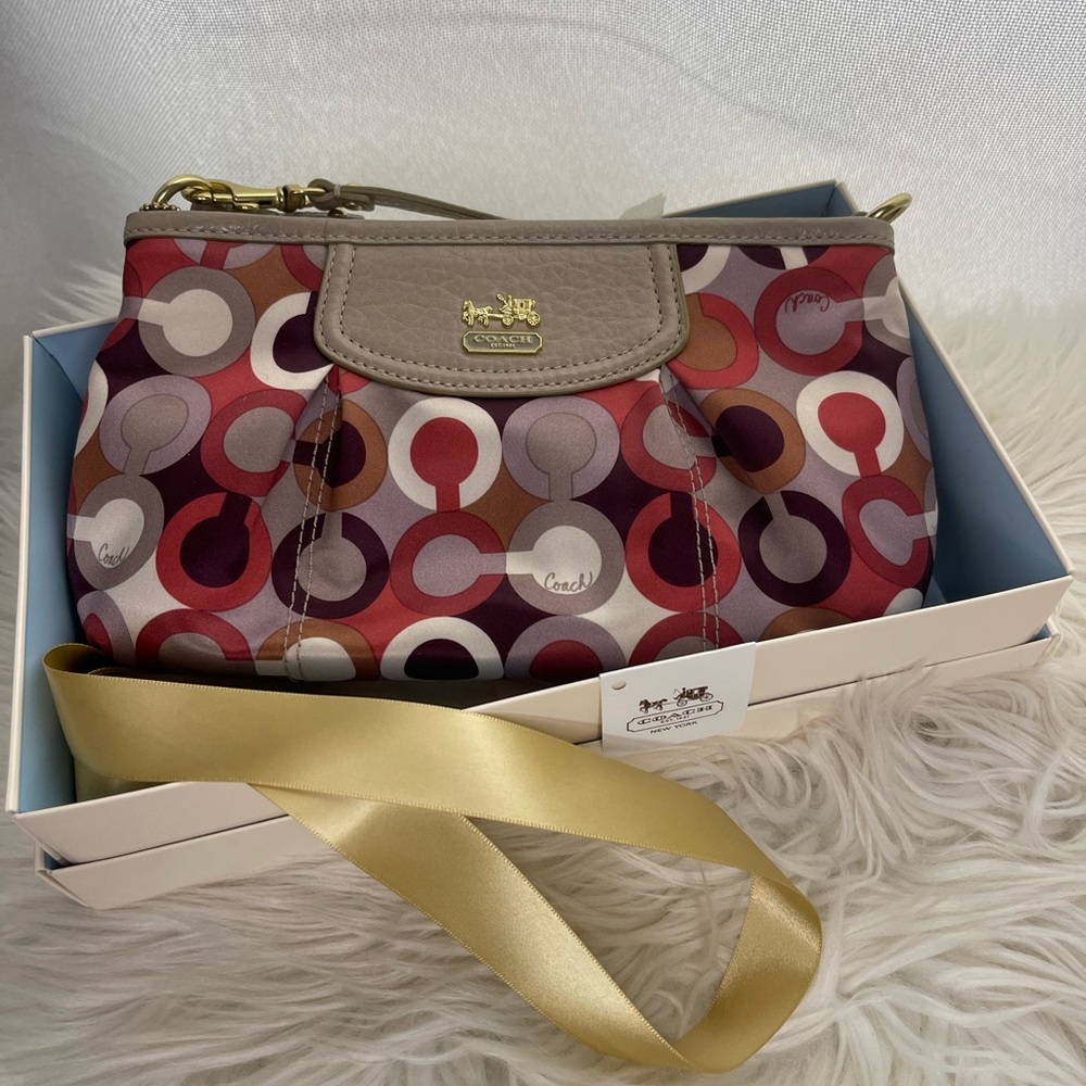 Coach Wristlet | LIKE NEW| original box and tag |